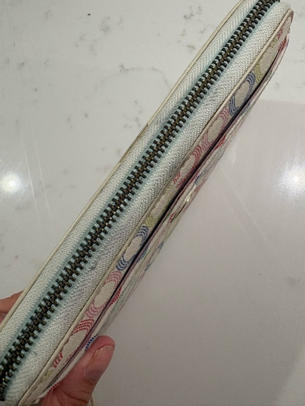 COACH ZIP AROUND WALLET - Picture 4 of 9